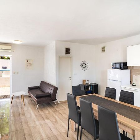 Sea-Views Brazza Apartments With Private Pool ميلنا المظهر الخارجي الصورة
