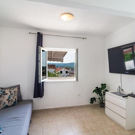 Sea-Views Brazza Apartments With Private Pool ميلنا المظهر الخارجي الصورة