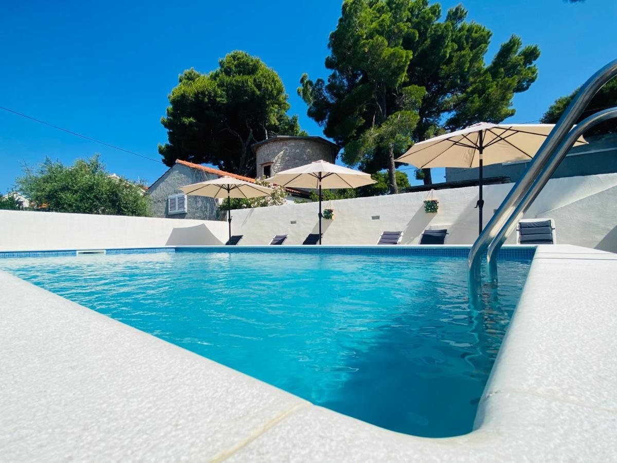 Sea-Views Brazza Apartments With Private Pool ميلنا المظهر الخارجي الصورة
